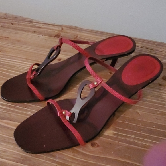 Vintage Gucci Heels  in Red with Wood Design - Picture 2 of 5